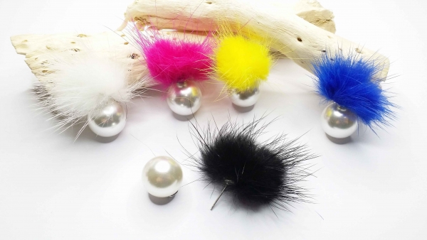 Flauschige Doppelkugel-Ohrstecker